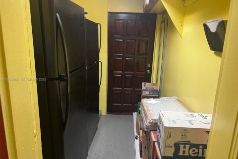 Купить коммерческую недвижимость в Уилтон-Мэнорс, Флорида № 2035281 - фото 13