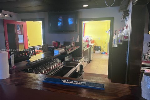 Купить коммерческую недвижимость в Уилтон-Мэнорс, Флорида № 2035281 - фото 23