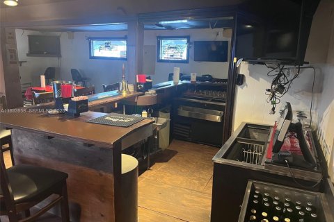 Купить коммерческую недвижимость в Уилтон-Мэнорс, Флорида № 2035281 - фото 26