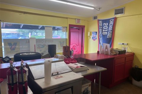 Купить коммерческую недвижимость в Уилтон-Мэнорс, Флорида № 2035281 - фото 14