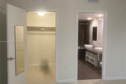 Снять в аренду кондоминиум в Майами, Флорида 1 спальня, 74.14м2, № 1990804 - фото 11