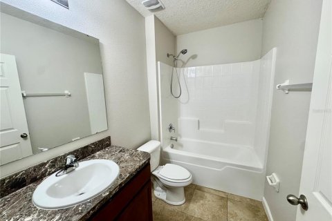 House in Melbourne, Florida 4 bedrooms, 170.01 sq.m. № 2294658 - photo 21