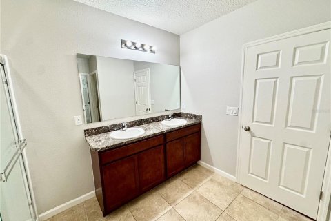 House in Melbourne, Florida 4 bedrooms, 170.01 sq.m. № 2294658 - photo 7