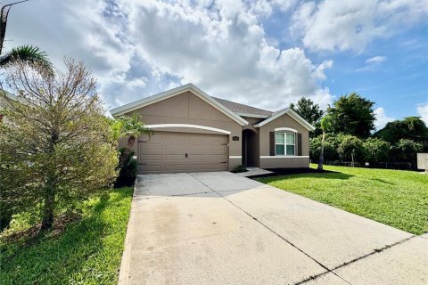 House in Melbourne, Florida 4 bedrooms, 170.01 sq.m. № 2294658 - photo 2