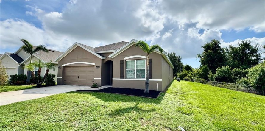 House in Melbourne, Florida 4 bedrooms, 170.01 sq.m. № 2294658