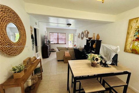 Condominio en venta en Hialeah, Florida, 1 dormitorio № 1981674 - foto 12