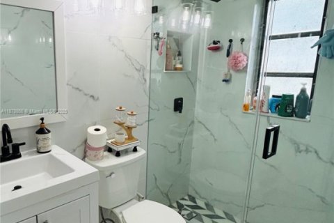 Condominio en venta en Hialeah, Florida, 1 dormitorio № 1981674 - foto 16