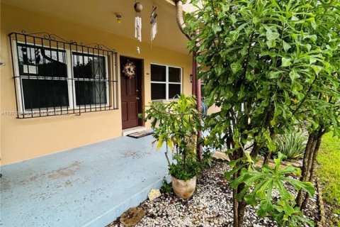 Condominio en venta en Hialeah, Florida, 1 dormitorio № 1981674 - foto 5