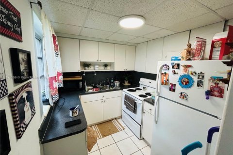 Condominio en venta en Hialeah, Florida, 1 dormitorio № 1981674 - foto 10