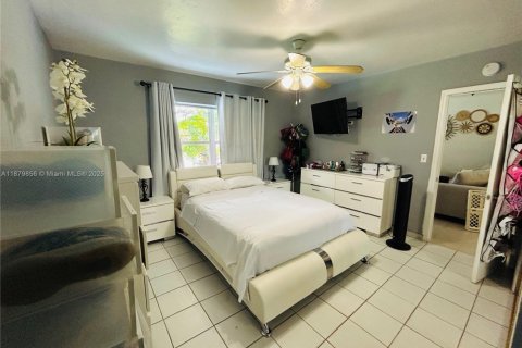 Condominio en venta en Hialeah, Florida, 1 dormitorio № 1981674 - foto 14