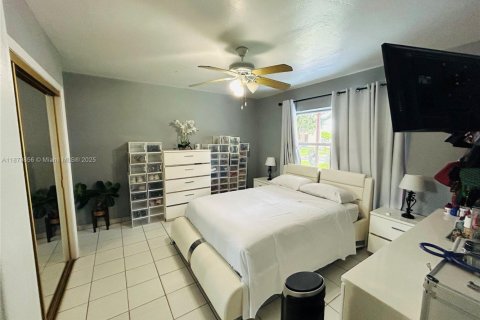 Condominio en venta en Hialeah, Florida, 1 dormitorio № 1981674 - foto 13
