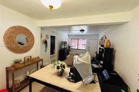 Condominio en venta en Hialeah, Florida, 1 dormitorio № 1981674 - foto 9