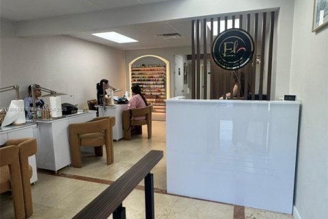 Propiedad comercial en venta en Doral, Florida № 1981743 - foto 1