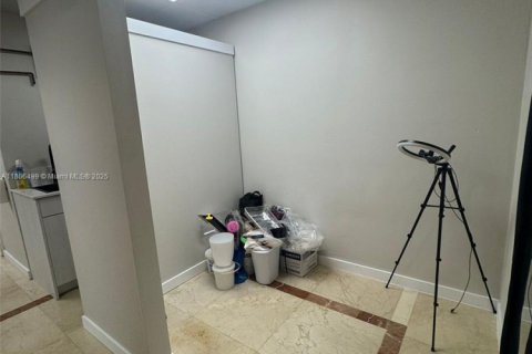 Propiedad comercial en venta en Doral, Florida № 1981743 - foto 8