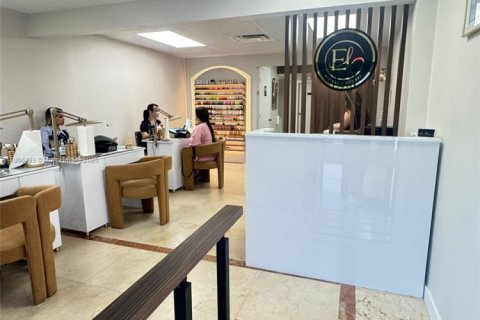 Propiedad comercial en venta en Doral, Florida № 1981743 - foto 4