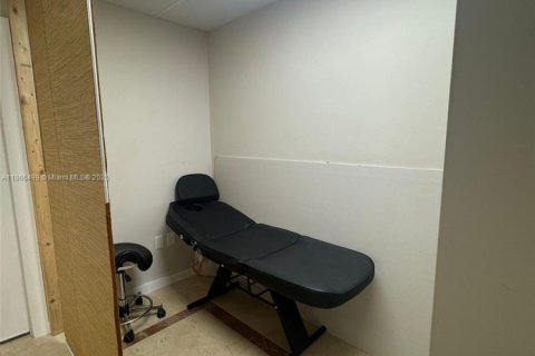 Propiedad comercial en venta en Doral, Florida № 1981743 - foto 9