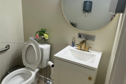 Propiedad comercial en venta en Doral, Florida № 1981743 - foto 16