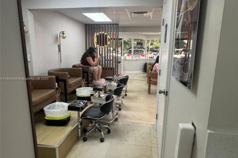 Propiedad comercial en venta en Doral, Florida № 1981743 - foto 7