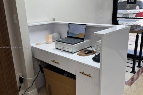 Propiedad comercial en venta en Doral, Florida № 1981743 - foto 6