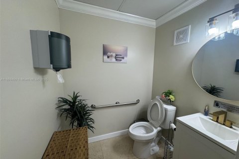 Propiedad comercial en venta en Doral, Florida № 1981743 - foto 15