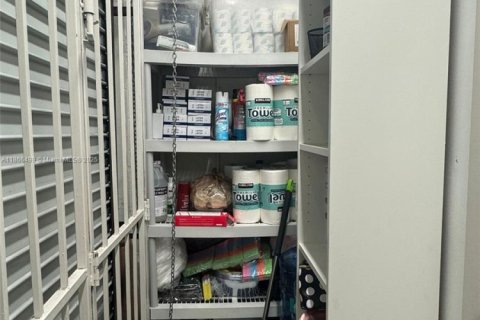 Propiedad comercial en venta en Doral, Florida № 1981743 - foto 13