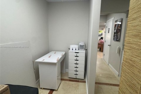 Propiedad comercial en venta en Doral, Florida № 1981743 - foto 14