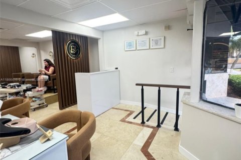 Propiedad comercial en venta en Doral, Florida № 1981743 - foto 11