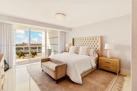 Condo in Miami, Florida, 2 bedrooms  № 1859890 - photo 13