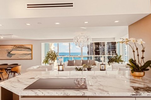 Condo in Miami, Florida, 2 bedrooms  № 1859890 - photo 10