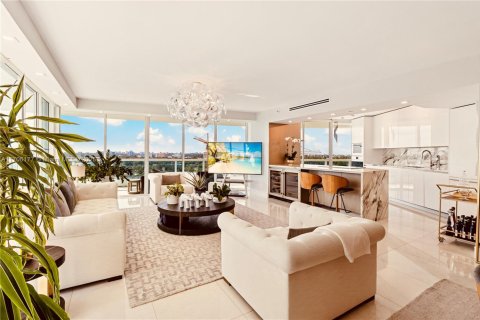 Condo in Miami, Florida, 2 bedrooms  № 1859890 - photo 5
