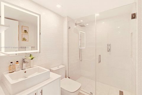 Condo in Miami, Florida, 2 bedrooms  № 1859890 - photo 18