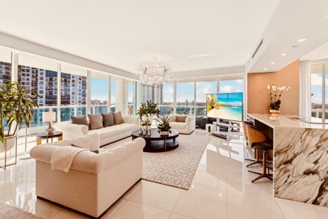 Condo in Miami, Florida, 2 bedrooms  № 1859890 - photo 4