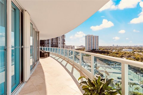 Condo in Miami, Florida, 2 bedrooms  № 1859890 - photo 19