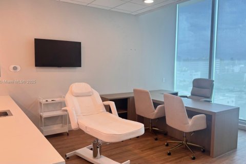 Immobilier commercial à vendre à Aventura, Floride № 2018996 - photo 28