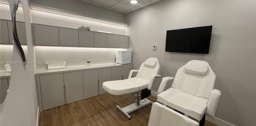 Immobilier commercial à Aventura, Floride № 2018996