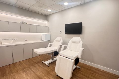 Immobilier commercial à vendre à Aventura, Floride № 2018996 - photo 23