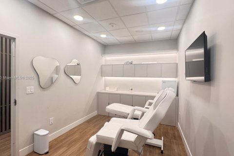 Immobilier commercial à vendre à Aventura, Floride № 2018996 - photo 21