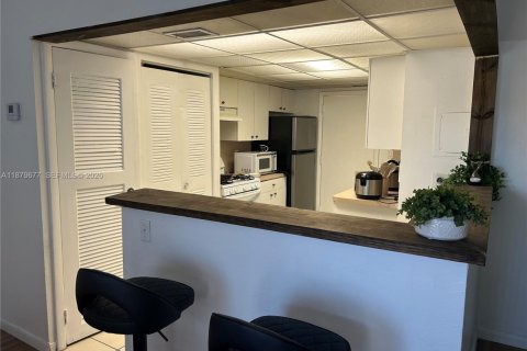 Condo in Hialeah, Florida, 2 bedrooms  № 2189639