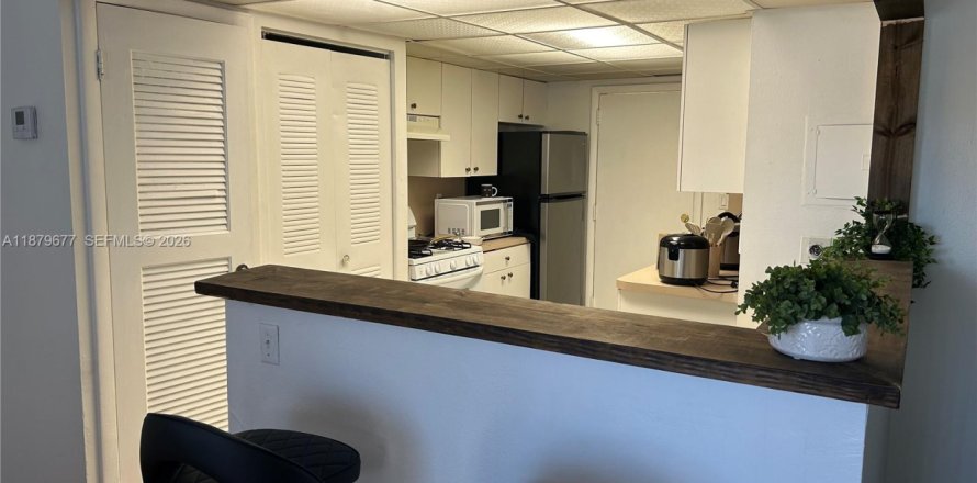 Condo in Hialeah, Florida, 2 bedrooms № 2189639