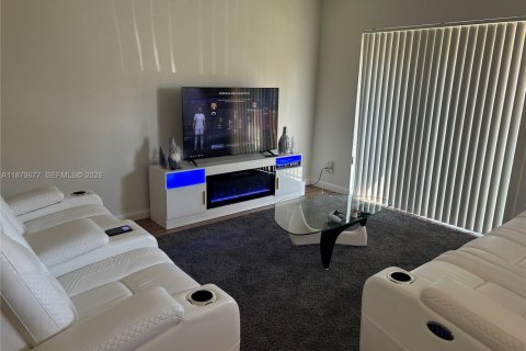 Condo in Hialeah, Florida, 2 bedrooms № 2189639 - photo 5