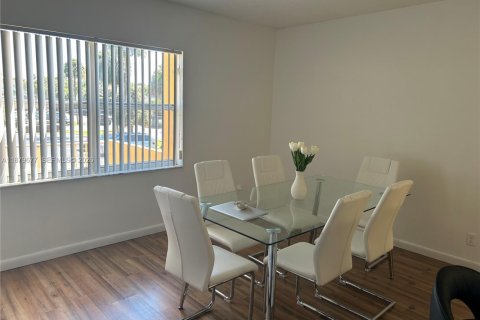 Condo in Hialeah, Florida, 2 bedrooms № 2189639 - photo 6