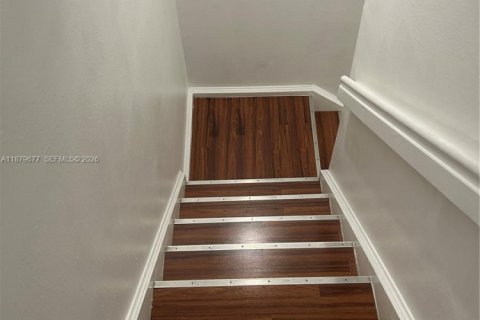 Condo in Hialeah, Florida, 2 bedrooms № 2189639 - photo 10