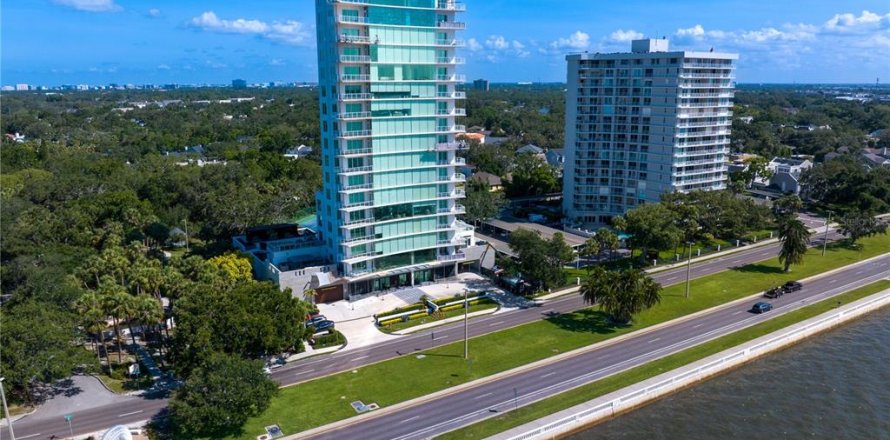 Condo à Tampa, Floride, 3 chambres  № 2212682