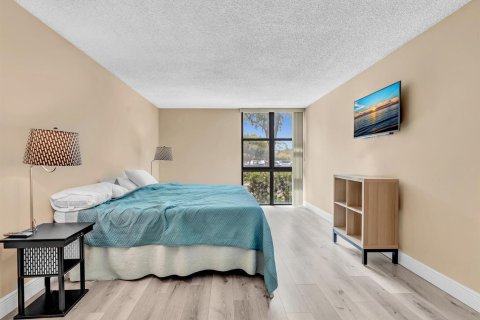Condo in Fort Lauderdale, Florida, 2 bedrooms № 2247830 - photo 6