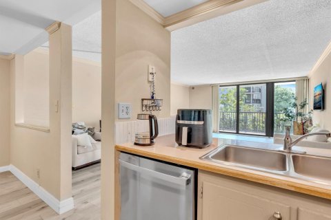 Condo in Fort Lauderdale, Florida, 2 bedrooms № 2247830 - photo 22