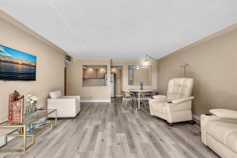Condo in Fort Lauderdale, Florida, 2 bedrooms № 2247830 - photo 5