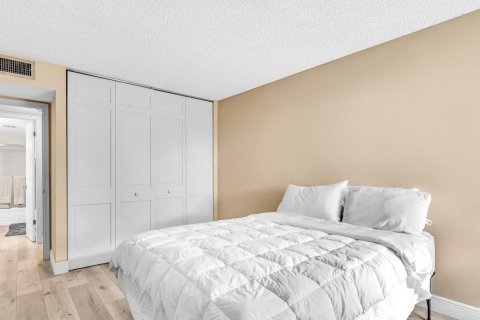 Condo in Fort Lauderdale, Florida, 2 bedrooms № 2247830 - photo 28