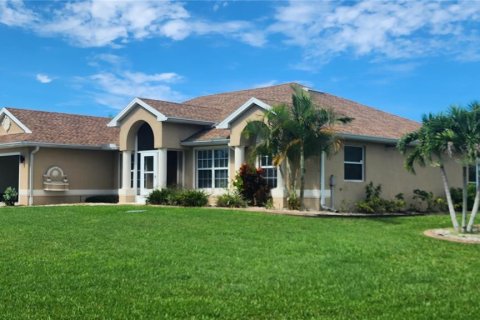 Casa en alquiler en Port Charlotte, Florida, 4 dormitorios, 208.01 m2 № 1895035 - foto 1