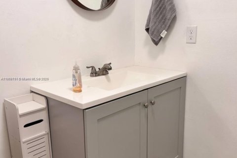 Condominio en venta en Hallandale Beach, Florida, 1 dormitorio, 78.69 m2 № 1979658 - foto 12