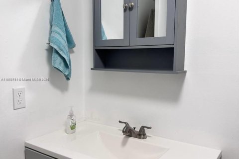 Condominio en venta en Hallandale Beach, Florida, 1 dormitorio, 78.69 m2 № 1979658 - foto 14